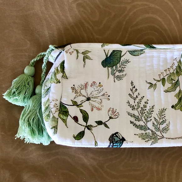 New Wild Floral Cotton Quilted Makeup Bag w/ Tassels - Picture 3 of 5